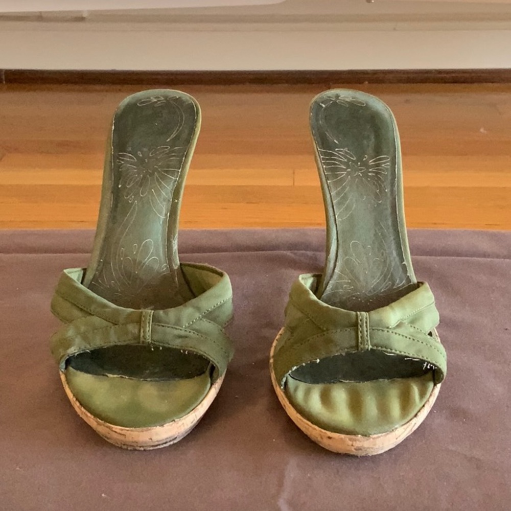 Slip on heel